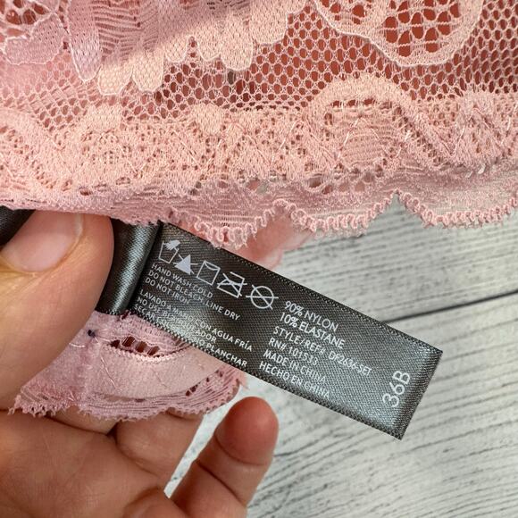 Daisy Fuentes Women's Intimates Pink Lace Bra & Panty Set Size 36B/Large - Picture 8 of 8